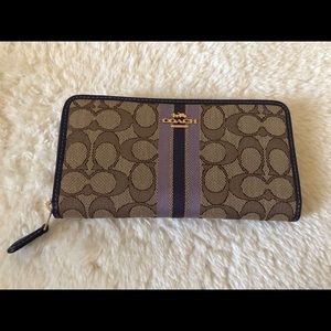 Coach F39139 Accordion Zip Wallet Jacquard Stripe
